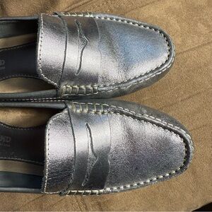 Eastland womens 7.5 driving shoes Patricia silver loafers good cond